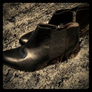 Adrienne Vittadini black bootie